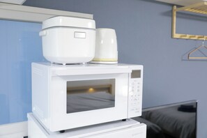 Quadruple Room, Non Smoking, Kitchen (205) | Private kitchen | Fridge, microwave, stovetop, electric kettle - Manshon Cattreya (Sapporo)