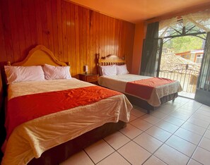 1 dormitorio, tabla de planchar con plancha, wifi y ropa de cama