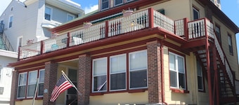 Standard Queen Room 300 feet from the boardwalk and beach with parking and full breakfast