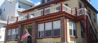 Standard King Room 300 feet from the boardwalk and beach with parking and full breakfast