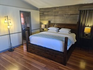 3 chambres, coffres-forts dans les chambres, fer et planche Ă repasser