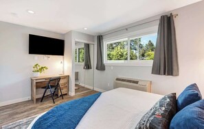 1 bedroom, iron/ironing board, free WiFi, bed sheets - Gorgeous Condo With River View - Pool and Hot Tub (Bend)
