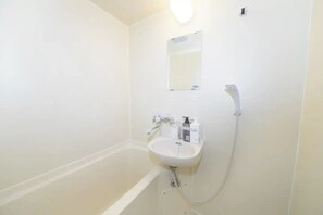 Chambre Simple Standard, non-fumeur, cuisine (511) | Salle de bain