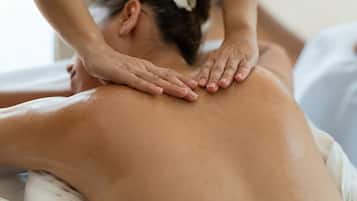Une séance de massage est en cours.