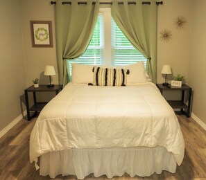 3 عدّة غرف نوم ومكواة/لوح كي وواي فاي مجانًا وملاءات أسرّة