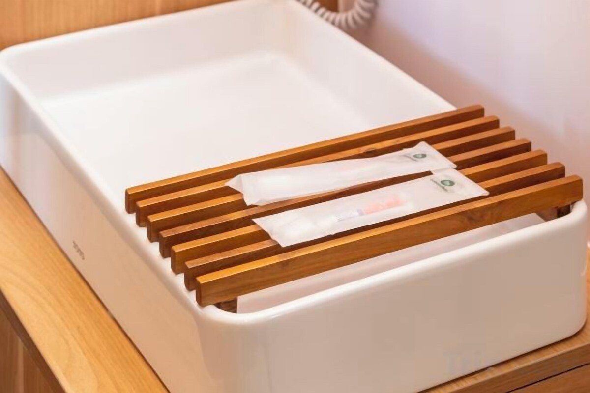 Servicios del cuarto de baño | Ducha, cabezal de ducha tipo lluvia, secador de pelo y bidé