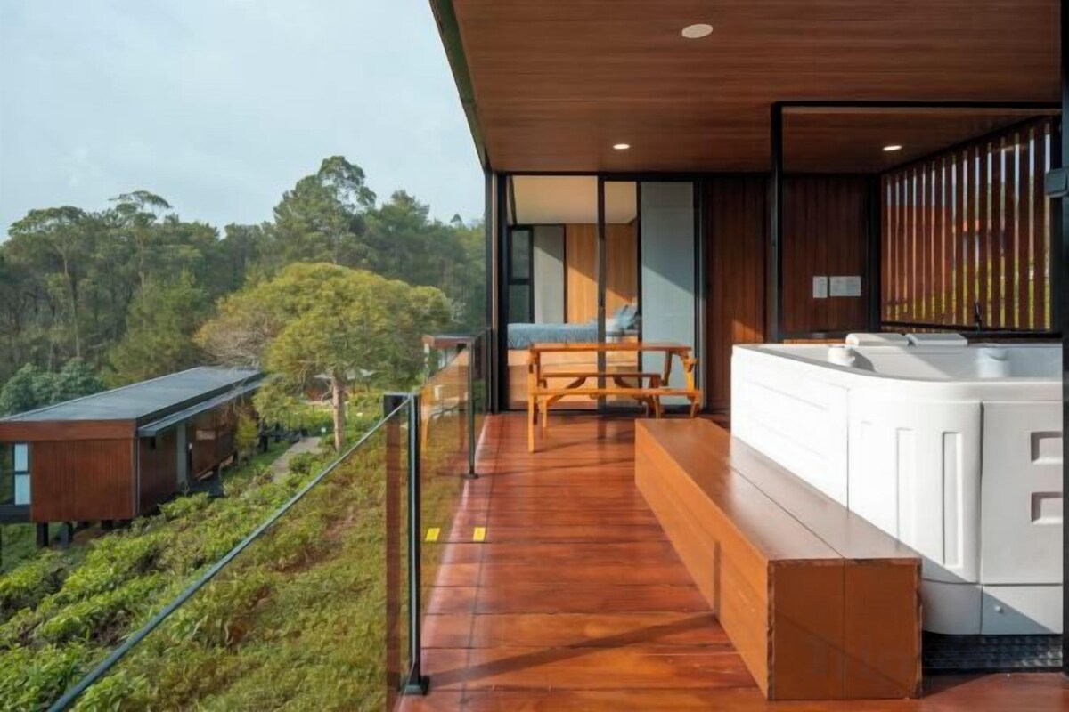 Royal Hot Tub Cabin
