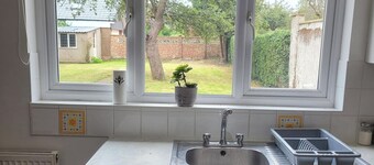 1 Bedroom - Sleeps 3 - Free Parking