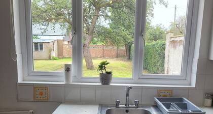 1 Bedroom - Sleeps 3 - Free Parking