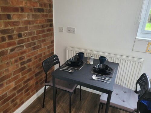 1 Bedroom - Sleeps 3 - Free Parking