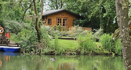 Captivating 1-Bed Cabin in Newmarket