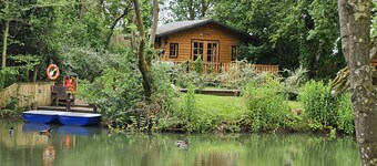 Captivating 1-Bed Cabin in Newmarket