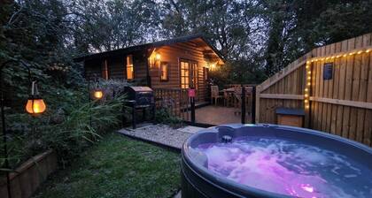 Captivating 1-Bed Cabin in Newmarket