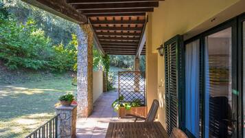 Basic Apartment, Garden View | Teres/patio