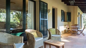 Family Apartment, Garden View | Terrace/patio