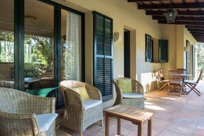 Familieleilighet, hageutsikt | Terrasse/patio