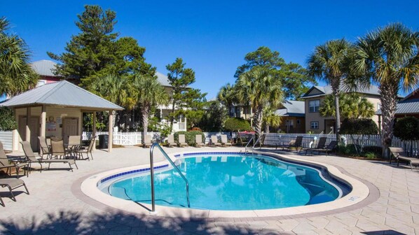 Ev, Birden Çok Yatak (Monkey Business) | Havuz | 2 açık yüzme havuzu, şezlonglar 