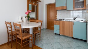 Fridge, cookware/dishes/utensils - Jerkan 17 by Interhome (Podstrana)