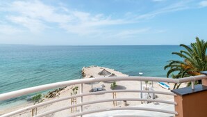 A balcony with a view of a beach and the sea. - Jerkan 17 by Interhome (Podstrana)