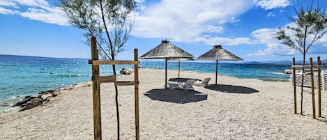 Una spiaggia nelle vicinanze