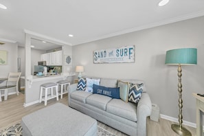 Condo, 1 cama Queen e sofá-cama (Sandpiper Cove 8149) | Área de estar