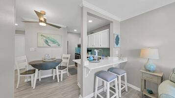 Condo, 1 Queen Bed with Sofa bed (Sandpiper Cove 8149) | Dining