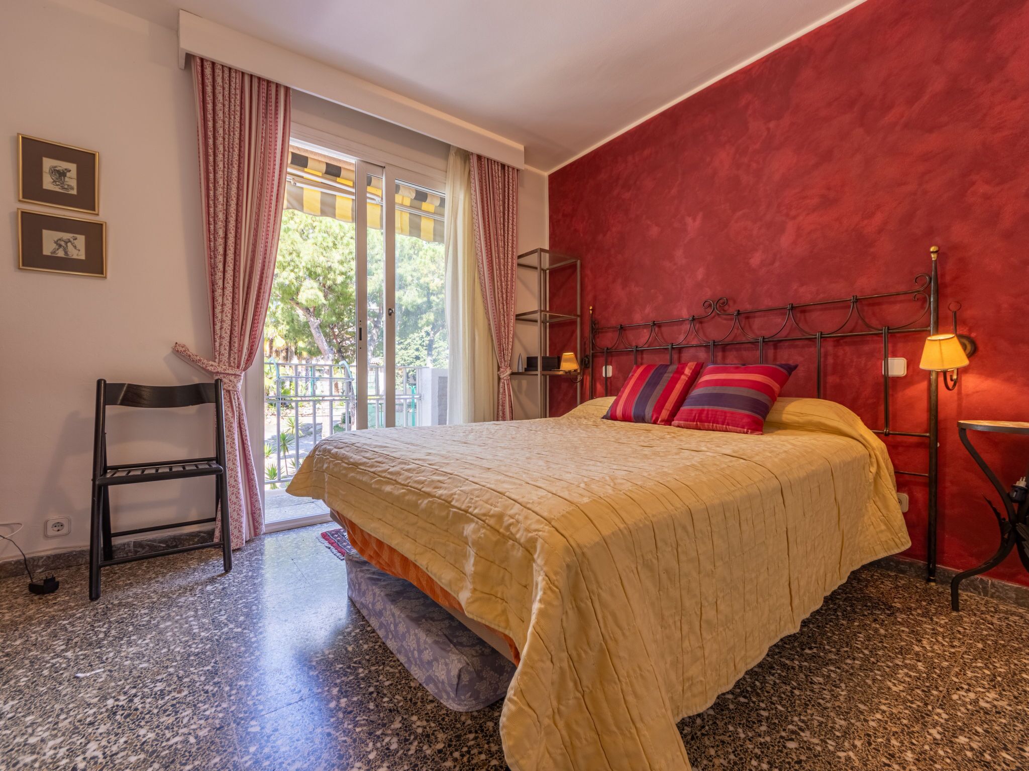 3 makuuhuonetta, työpöytä, silitysrauta/-lauta, Wi-Fi