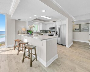 Private kitchen - Shoreline Towers 1061 (Destin)