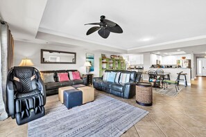 Appart'hôtel, plusieurs lits (Harbor Landing 203B) | Coin séjour