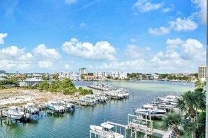 คอนโด, หลายเตียง (Harbor Landing 203B) | ที่จอดเรือ