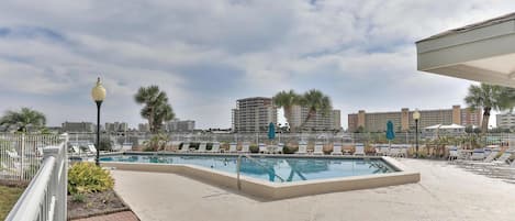 Kondominium, Beberapa Tempat Tidur, pemandangan teluk (Dolphin Point 404B) | Kolam renang | Kolam renang outdoor