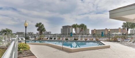 Condo, Berbilang Katil, Bay View (Dolphin Point 404B) | Kolam renang | Kolam renang terbuka