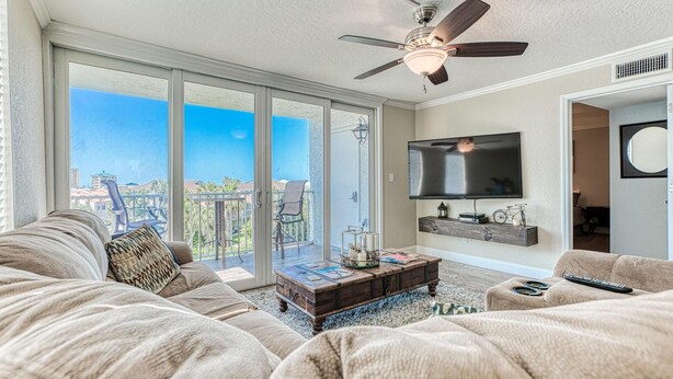 شقة - عدة أسرّة - منظر للقناة (Dolphin Point 402B) | منطقة المعيشة