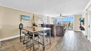 شقة - عدة أسرّة - منظر للقناة (Dolphin Point 402B) | المنشأة من الداخل