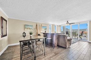 Appartamento, letti multipli, vista canale (Dolphin Point 402B) | Interni