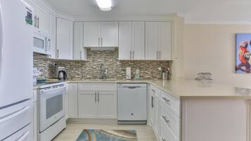 Condo, Multiple Beds, Bay View (Dolphin Point 402C) | Private kitchen | Oven, toaster