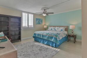 Condo, Multiple Beds, Bay View (Dolphin Point 402C)