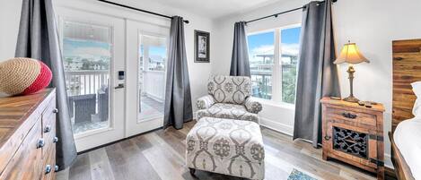 House, Multiple Beds, Canal View (Palm Breeze) | Living area