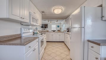 Rumah, Beberapa Tempat Tidur, pemandangan kanal (The Back Porch) | Dapur pribadi | Pemanggang roti