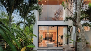 Premium Villa, Courtyard View | 1 bedroom, premium bedding, in-room safe, desk