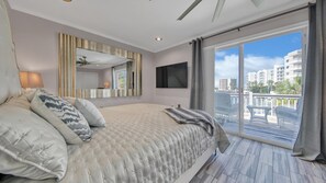 Appartement, Meerdere bedden, uitzicht op het water (Red Hot Retreat) | 2 slaapkamers, een strijkplank/strijkijzer