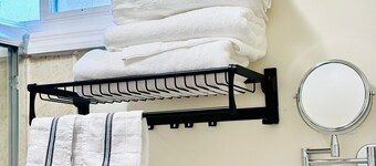 Spacious 4BR Apartment – 5 Min to Subway,15 Min to JFK/LGA, 30 Min to Manhattan!