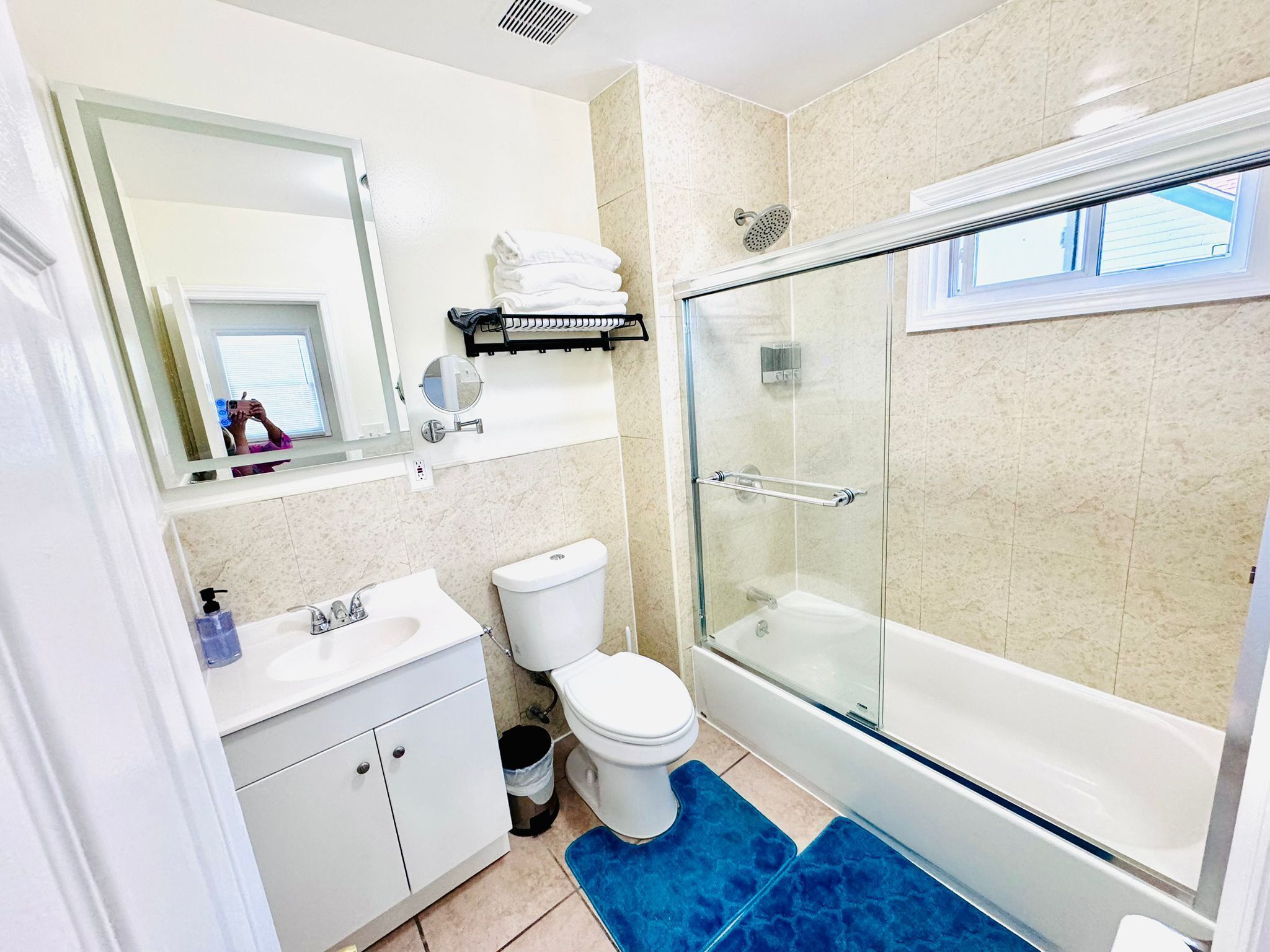 Hair dryer, bidet, towels, toilet paper