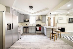 Refrigerador, microondas, horno, placa de cocina