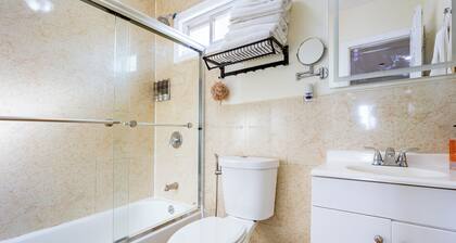 Modern NYC 4BR - 5 Min to Subway, 10 to JFK/LGA, 30 to Manhattan!