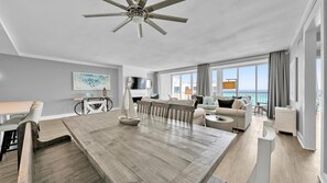 Leilighet, flere senger, havutsikt (Shoreline Towers 2124) | Oppholdsområde