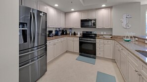 Condo, Multiple Beds (Harbor Landing 201B) | Private kitchen | Oven, toaster