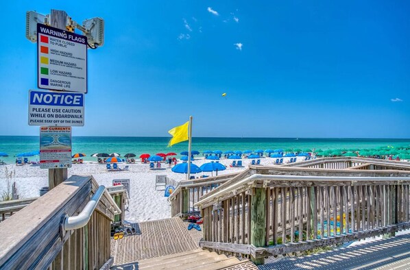 Private beach, white sand - Inlet Reef 215 (Destin)
