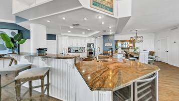 Condo, Multiple Beds (East Pass Towers 603) | Private kitchen | Oven, toaster