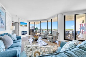 Living area - East Pass Towers 603 (Destin)